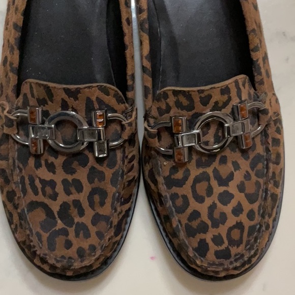 Stuart Weitzman leopard print shoes - Picture 2 of 5